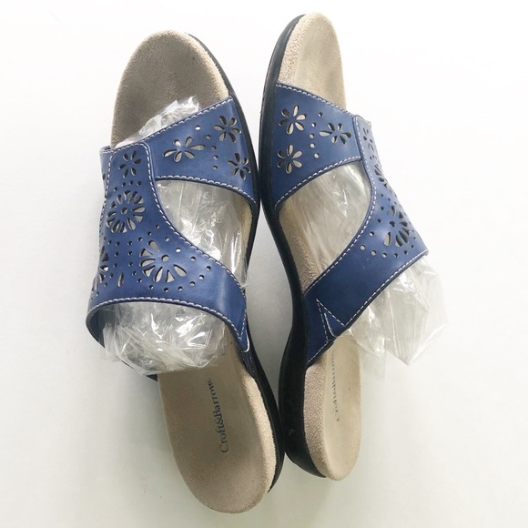 Croft and Barrow Faux Leather Strappy Slip-on Sandals with Cut Outs Cushioned - Picture 3 of 7